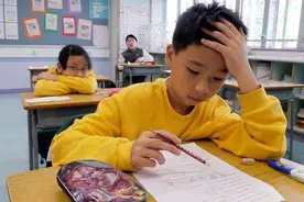 山东一学生考试时全选B，老师批改完笑了，直呼“天选之子”图片