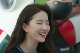 在这个满是烤瓷牙和尖下巴的娱乐圈中，刘亦菲反倒成了另类的存在图片