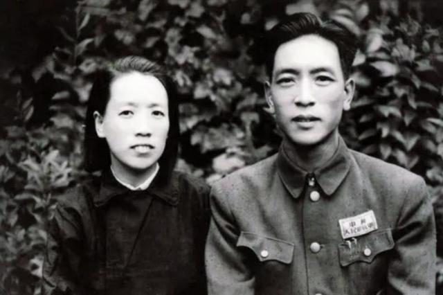 耿飚：曾任多年国防部部长，却没有军衔，享年91岁，子女都很优秀