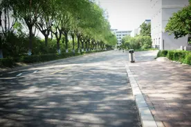 一个人开的车，暴露了他的层次图片