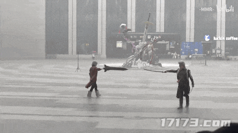 腾讯14款游戏BW抢人，却被韩援Coser抢风头，三天暴涨百万粉