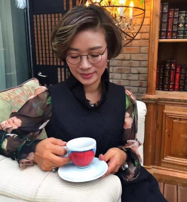 周立波老婆胡洁简历个人资料《老婆有钱的重要性26胡洁女出住在街江省
