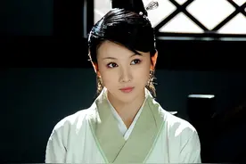 隔空内涵？孙菲菲自曝在《血色恋情》剧组被暴打，导演妻子晒狗发文：精力真好，不择手段引关注！不搭理你图片