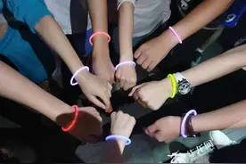 热点 | 百人开定位玩“猫抓老鼠”，重庆年轻人玩嗨了图片