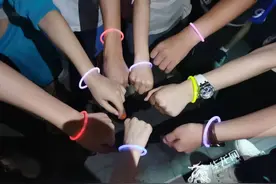 热点 | 百人开定位玩“猫抓老鼠”，重庆年轻人玩嗨了图片