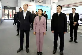 福建省市领导参观学习“海上福州”30周年成就展图片