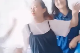 孕妇在医院待产，闺蜜陪同跳舞蹦迪，一个屁将娃蹦出来：意外顺产图片