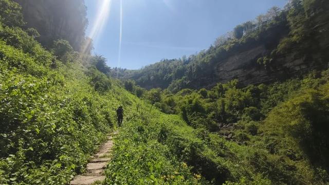 綦江永新石灰沟古道，至今保持原始风貌，太平桥背后故事悲壮感人