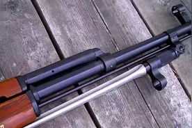 对越作战结束后，三棱刺刀为何就被“禁用”了？因为一件神兵利器图片