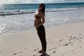 莎拉波娃亮相街头！1米88身材穿宽松长裙遮孕肚，35岁略显苍老图片