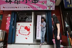 北京一个城中村：白天空旷无人，到了晚上就开启了狂欢图片