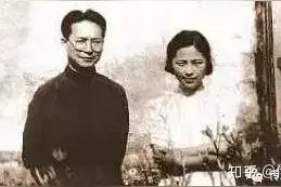 沈从文和张兆和感情启迪：女人别嫁给对别人都好，唯独愧于你的人图片