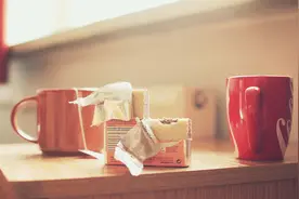 这一生我犯的最大的错就是和前妻离婚，可是现在后悔也来不及了图片