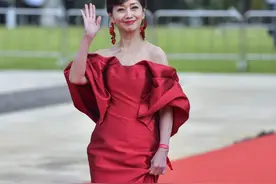 三亚电影节红毯集体翻车，陈都灵“地摊货”，赵雅芝浓妆难掩老气图片