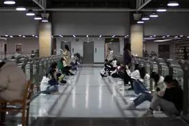女大学生读书有多猛图片