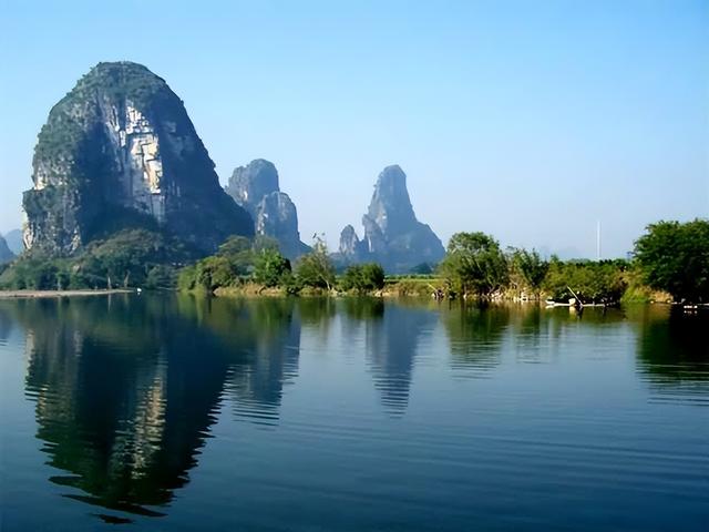 桂林山水甲天下,漓江美景览不休 (黄茂洪诗配画)