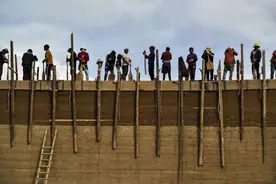 夯土墙版筑工艺：传统土木时代最霸气的造墙技术，长城都用它建图片