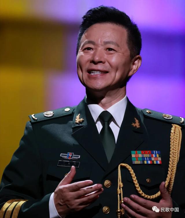 著名歌唱家王宏伟倾情唱响《永远是个兵》