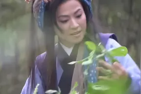 挖野菜的柳银环图片