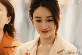 李小冉真不像快50岁的人，穿露脐装秀小蛮腰，白净气质好优雅图片