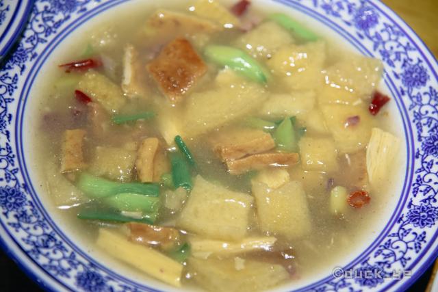 在洛阳才能吃上的美食,流传千年每道菜都带汤,游客笑称:真水