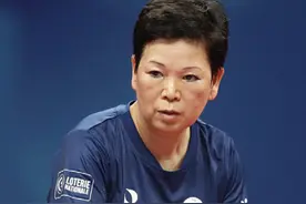 来看看倪夏莲打长胶的套路，这一板少说也有30年的功力图片