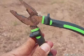 老虎钳子生锈张不开嘴？教你一招，几分钟就修复如新图片