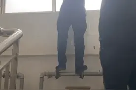 玩手机被查后怕被劝退，日照16岁高中生凌晨从宿舍楼坠亡图片