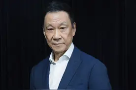 11年后再看王学圻，65岁和结婚40年的发妻离婚，或许也是无奈之举图片