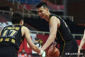 肘击竟成内线必备技能？先有许钟豪再有任骏威，这难道要华山论剑图片