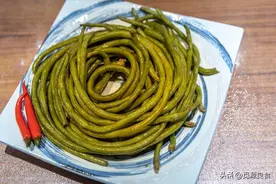 腌酸豆角，只用盐容易坏，奶奶支5招，更酸脆更入味，放一年不坏图片