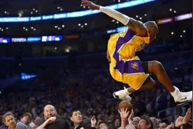 科比曾因救球肘伤球迷，两月后球迷去世，打了六年官司，结局如何图片