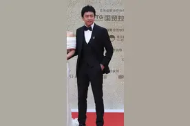 金鸡奖红毯生图来了：邓超黑了，黄晓明瘦了，朱亚文差点认不出图片