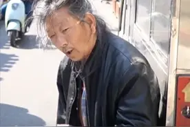“武大郎”扮演者现状：患有脑中风妻子瘫痪，退休金仅4000不够花图片