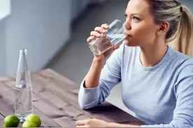 为什么晚上睡觉嘴巴总是发干？别以为是缺水，也可能是这5种原因图片