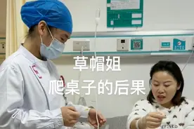 草帽姐住院视频曝光，腿打石膏躺床上不能动，3个月已进两回医院图片