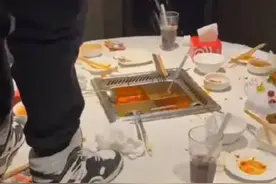 小便事件后续！被曝海底捞赔上千万，父母求情，名牌鞋却透露家底图片