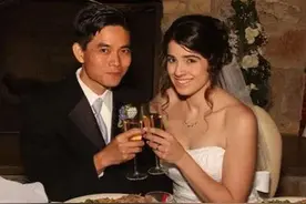 08年，美国洋外教爱上大9岁河南保安，婚后定居美国，现状如何？图片