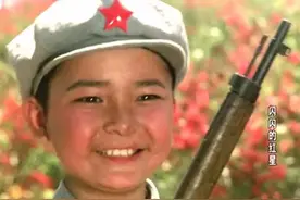 48年后，再看出演《闪闪的红星》的“潘冬子”，他如今过得怎样？图片