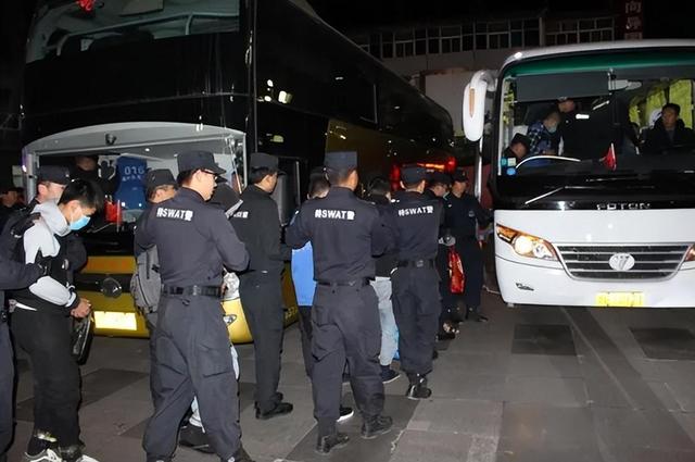 服刑期间7名情人陪睡，警察妻子也参与其中，王东究竟有何魅力？