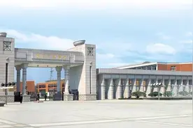 浙江万里学院是浙江省学费最贵的大学吗？至少是公办大学最贵的图片