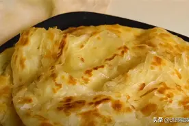 面粉里泼勺油，教你在家做千层手抓饼，酥脆松软，吃着太香了图片