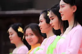 横店群演现状：光棍懒汉遍地，美女泛滥成灾，“裸替”一天赚3000图片