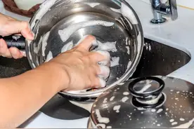 婆媳拉锯战：帮我带孩子的婆婆，天天嚷嚷着要撂挑子走人图片