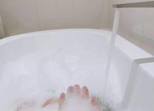 身体乳皮肤掉皮怎么办