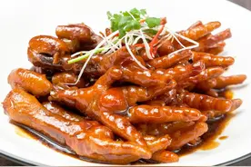 虎皮鸡爪的做法，软烂入味易脱骨，解馋过瘾，上桌就光盘图片