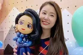 林心如大办女儿生日宴！穿露肩毛衣配短裙成主角，酒店包场好隆重图片