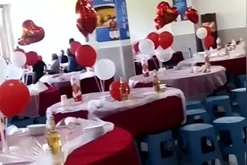 重庆，孩子满百日，设宴来庆贺，请了30桌，只来7桌人：好尴尬图片