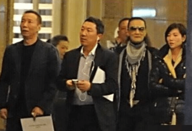 港媒曝张柏芝领证，3胎生父被找到谢贤无奈接受，曾霸占李小冉4年