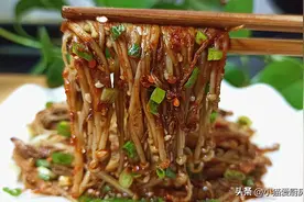 香辣金针菇这种做法，好吃过瘾，充满烧烤味道，比吃肉还解馋图片